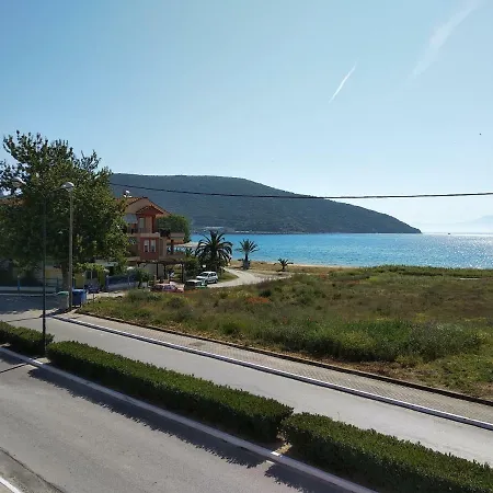 Myrsini's Néa Péramos