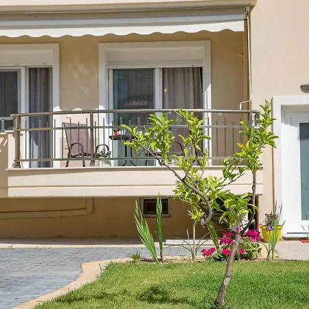 Апартаменты Myrsini's *